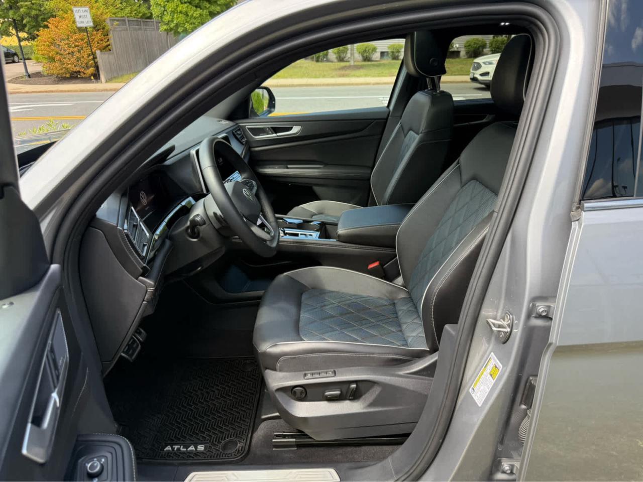 2025 Volkswagen Atlas Cross Sport 2.0T SEL Premium R-Line Wellesley MA