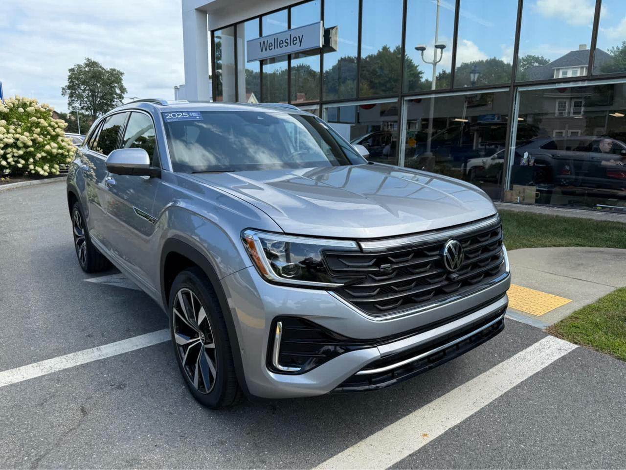 2025 Volkswagen Atlas Cross Sport 2.0T SEL Premium R-Line Wellesley MA