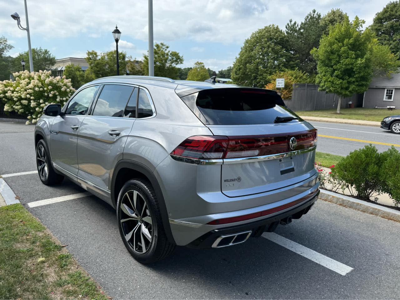 2025 Volkswagen Atlas Cross Sport 2.0T SEL Premium R-Line Wellesley MA
