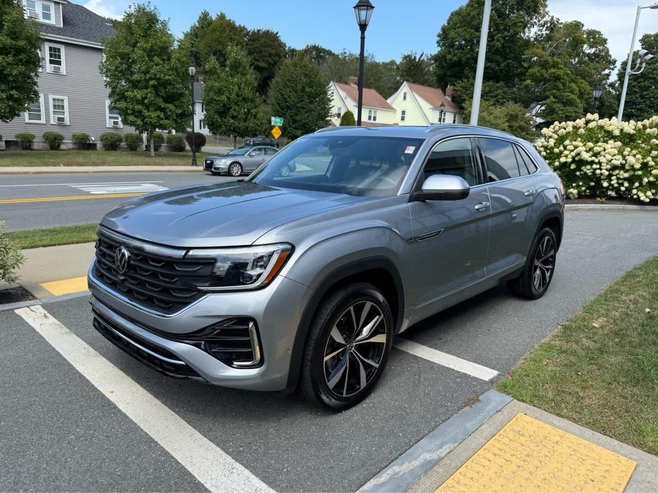 2025 Volkswagen Atlas Cross Sport 2.0T SEL Premium R-Line Wellesley MA