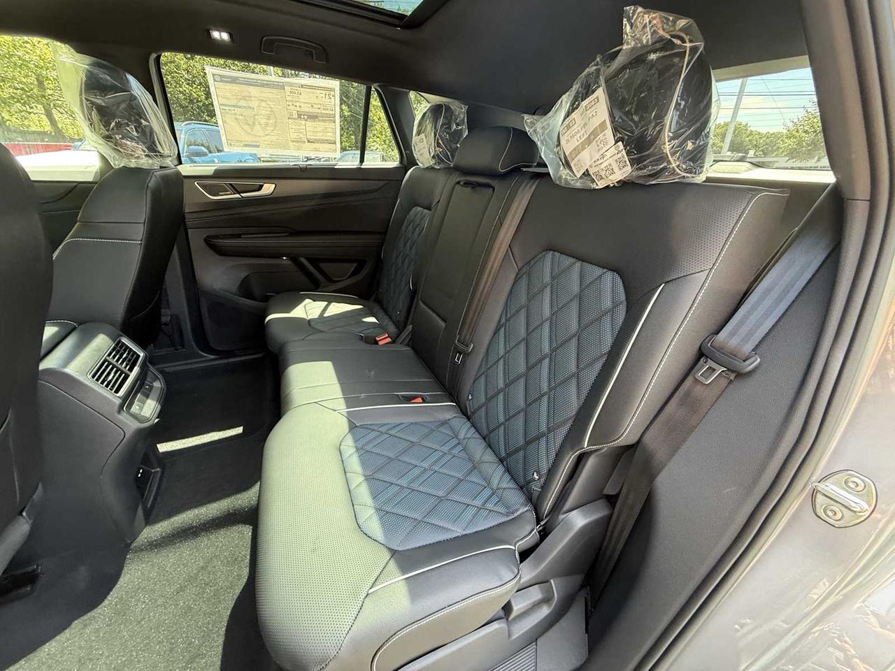 2025 Volkswagen Atlas Cross Sport 2.0T SEL Premium R-Line Westborough MA