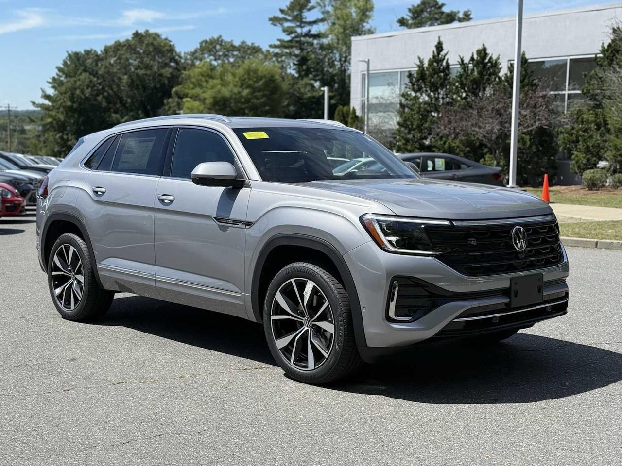 2025 Volkswagen Atlas Cross Sport 2.0T SEL Premium R-Line Westborough MA