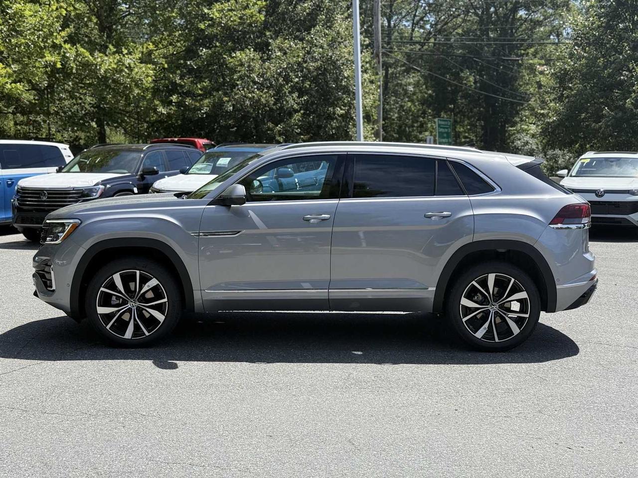 2025 Volkswagen Atlas Cross Sport 2.0T SEL Premium R-Line Westborough MA