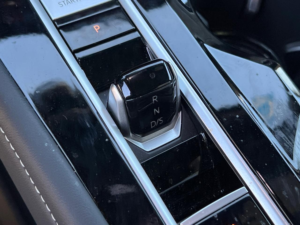 2025 Volkswagen Atlas Cross Sport 2.0T SEL Premium R-Line Hagerstown MD