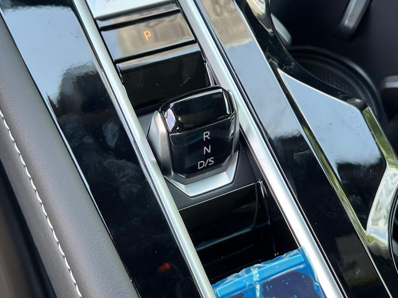 2025 Volkswagen Atlas Cross Sport 2.0T SEL Premium R-Line Hagerstown MD