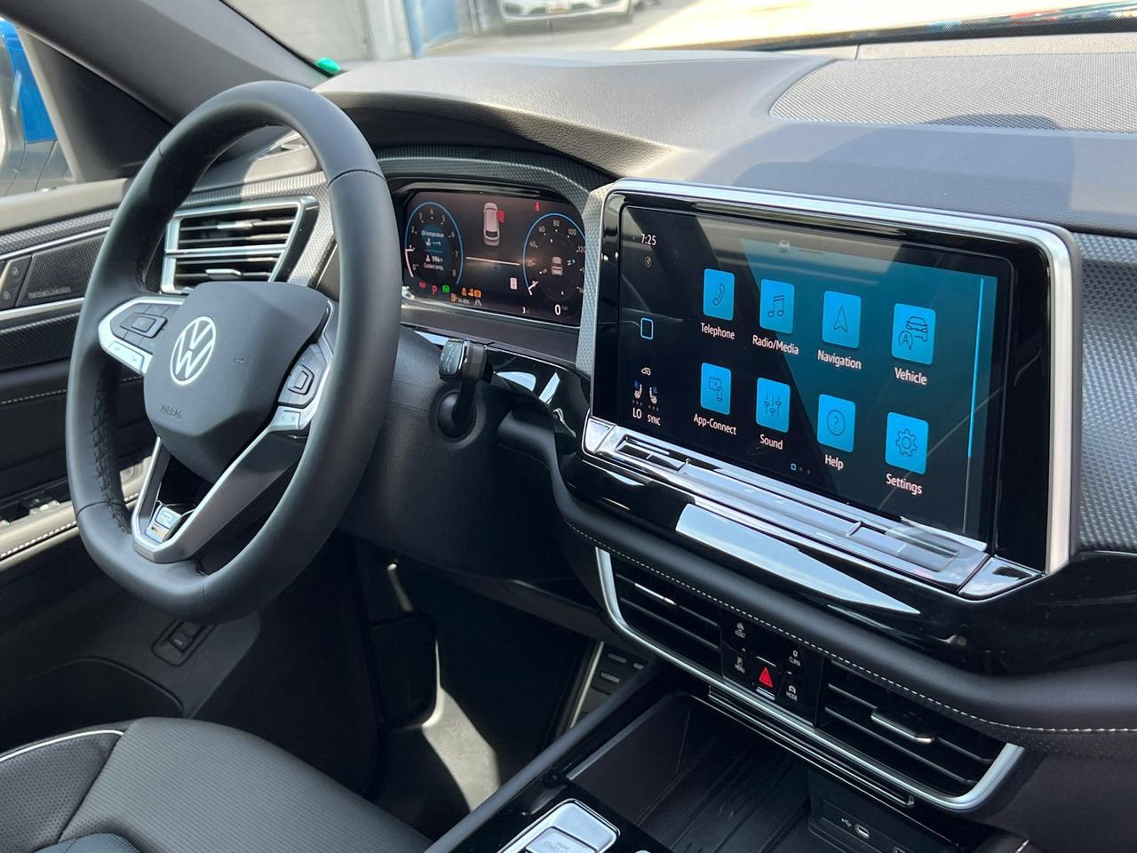 2025 Volkswagen Atlas Cross Sport 2.0T SEL Premium R-Line Hagerstown MD