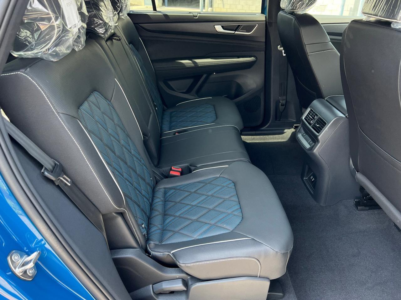 2025 Volkswagen Atlas Cross Sport 2.0T SEL Premium R-Line Hagerstown MD