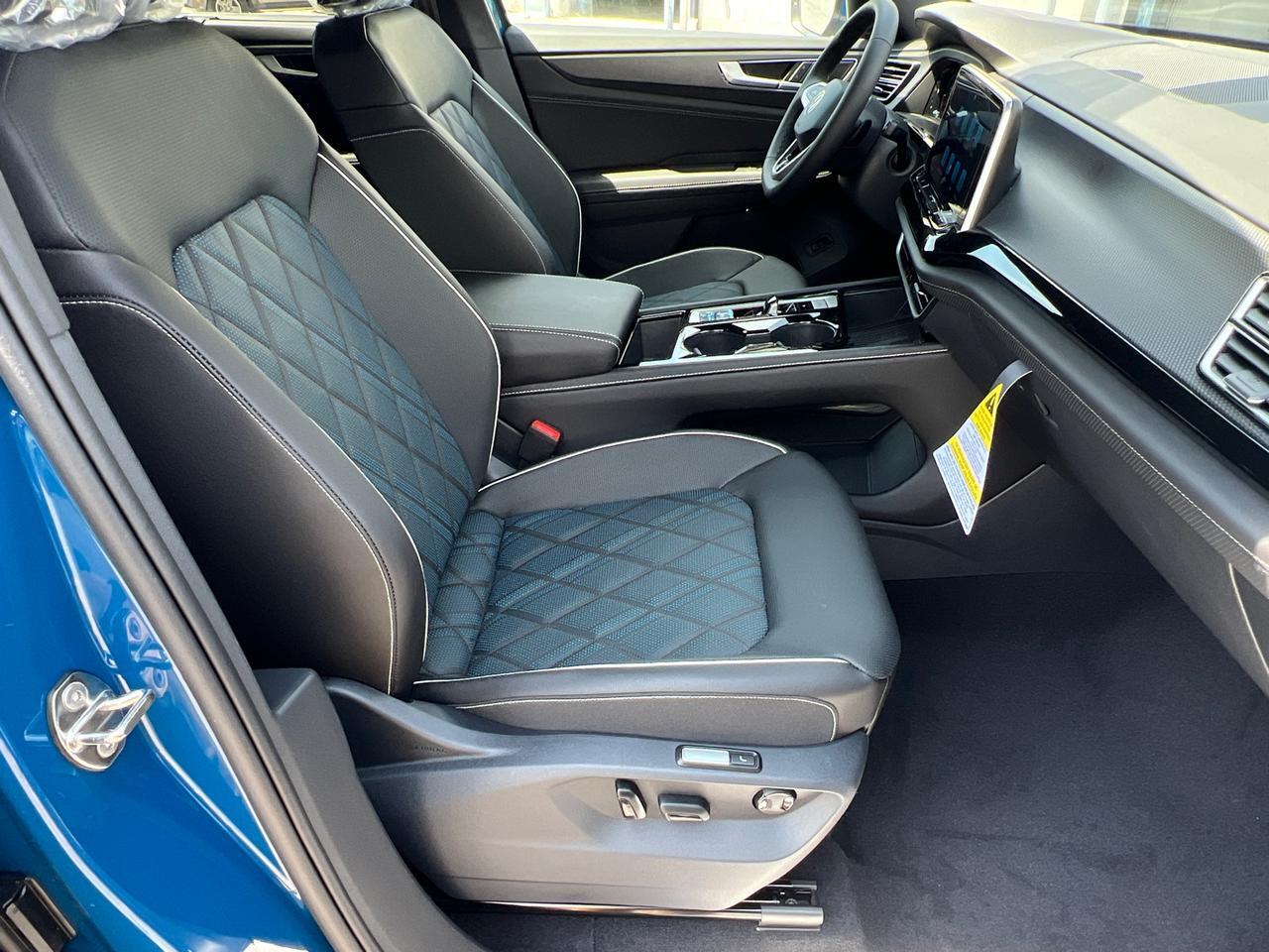 2025 Volkswagen Atlas Cross Sport 2.0T SEL Premium R-Line Hagerstown MD