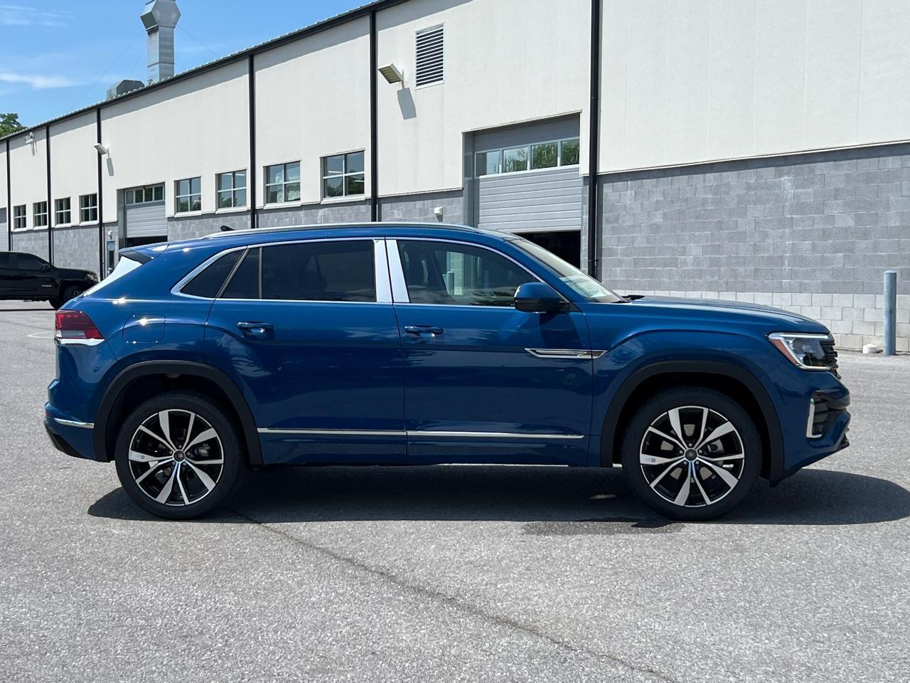 2025 Volkswagen Atlas Cross Sport 2.0T SEL Premium R-Line Hagerstown MD