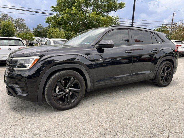 2025 Volkswagen Atlas Cross Sport 2.0T SEL R-Line Black