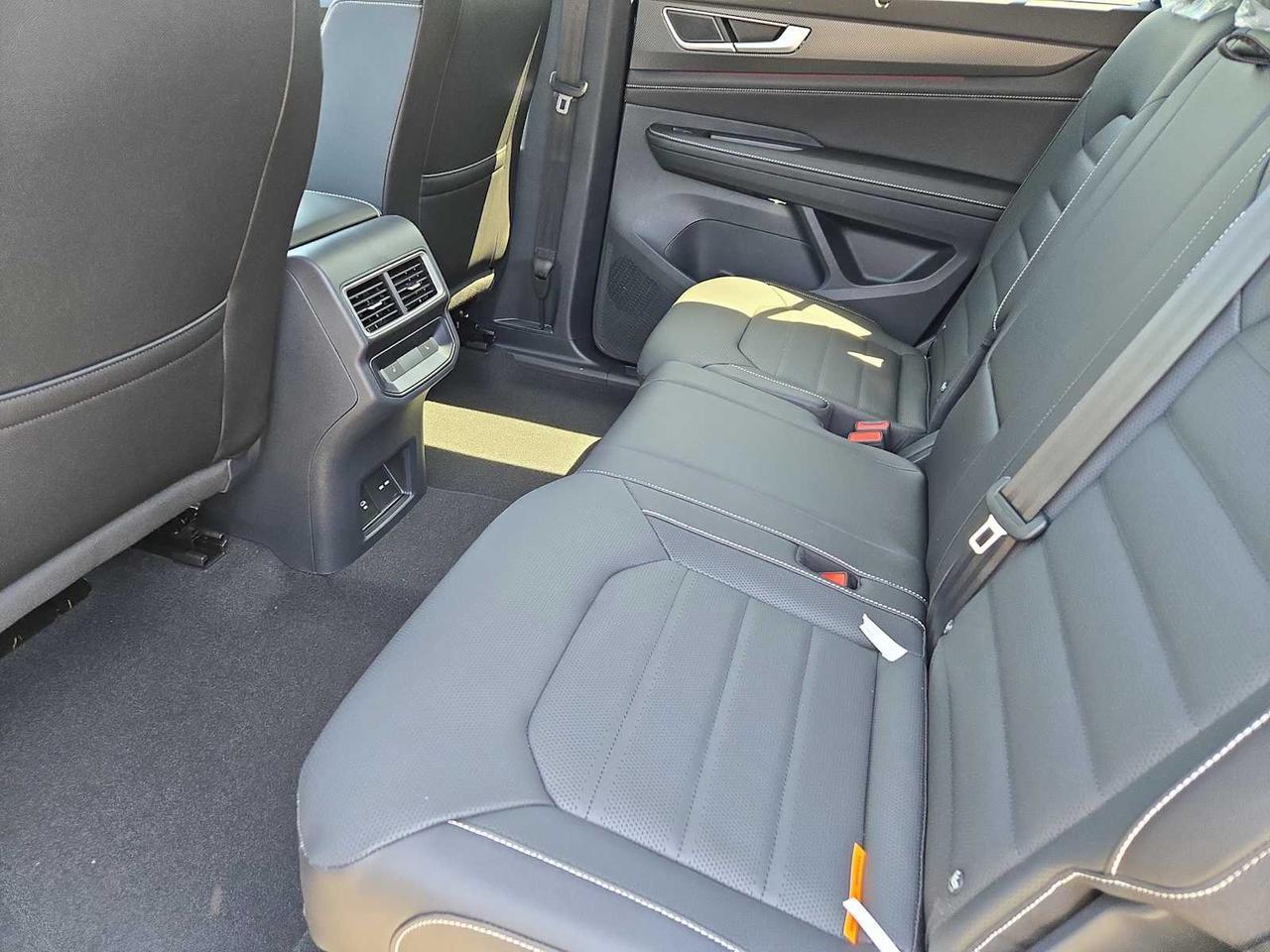 2025 Volkswagen Atlas Cross Sport 2.0T SEL R-Line Black Medford MA