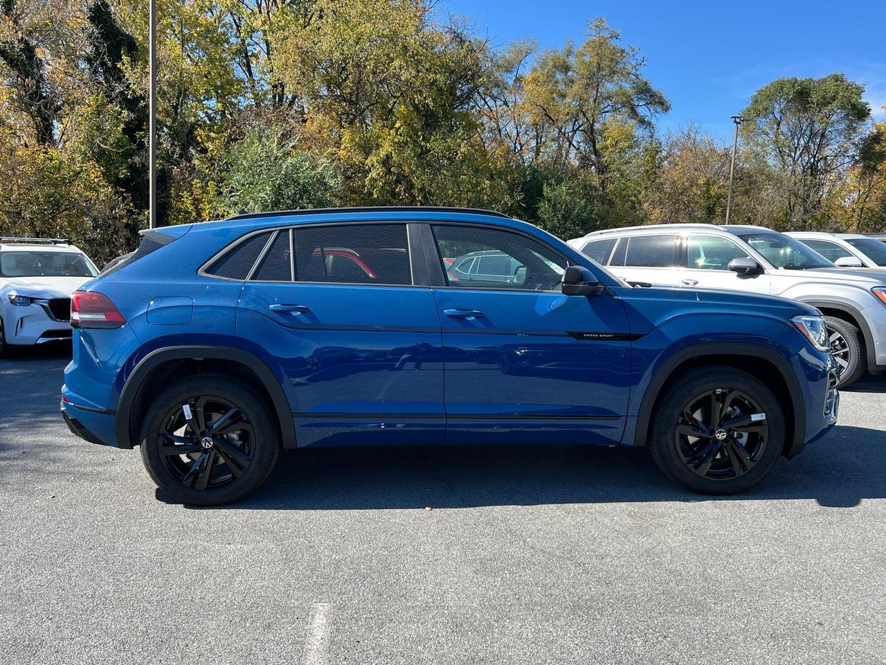 2025 Volkswagen Atlas Cross Sport 2.0T SEL R-Line Black Hagerstown MD