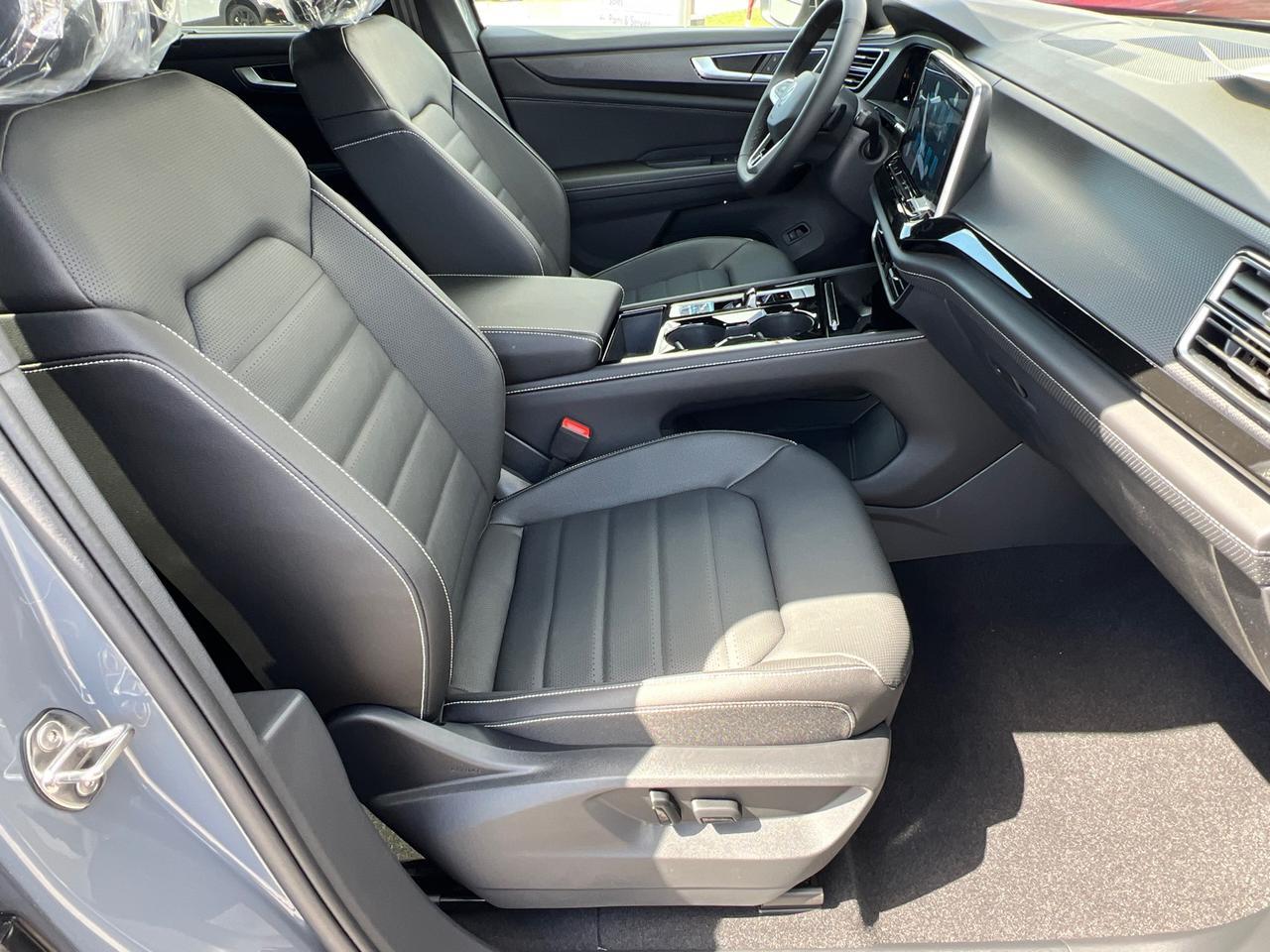 2025 Volkswagen Atlas Cross Sport 2.0T SEL R-Line Black Hagerstown MD