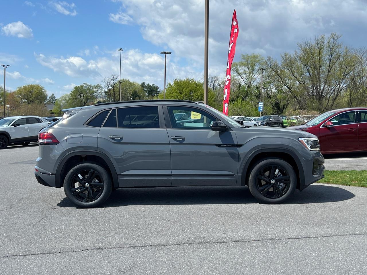 2025 Volkswagen Atlas Cross Sport 2.0T SEL R-Line Black Hagerstown MD