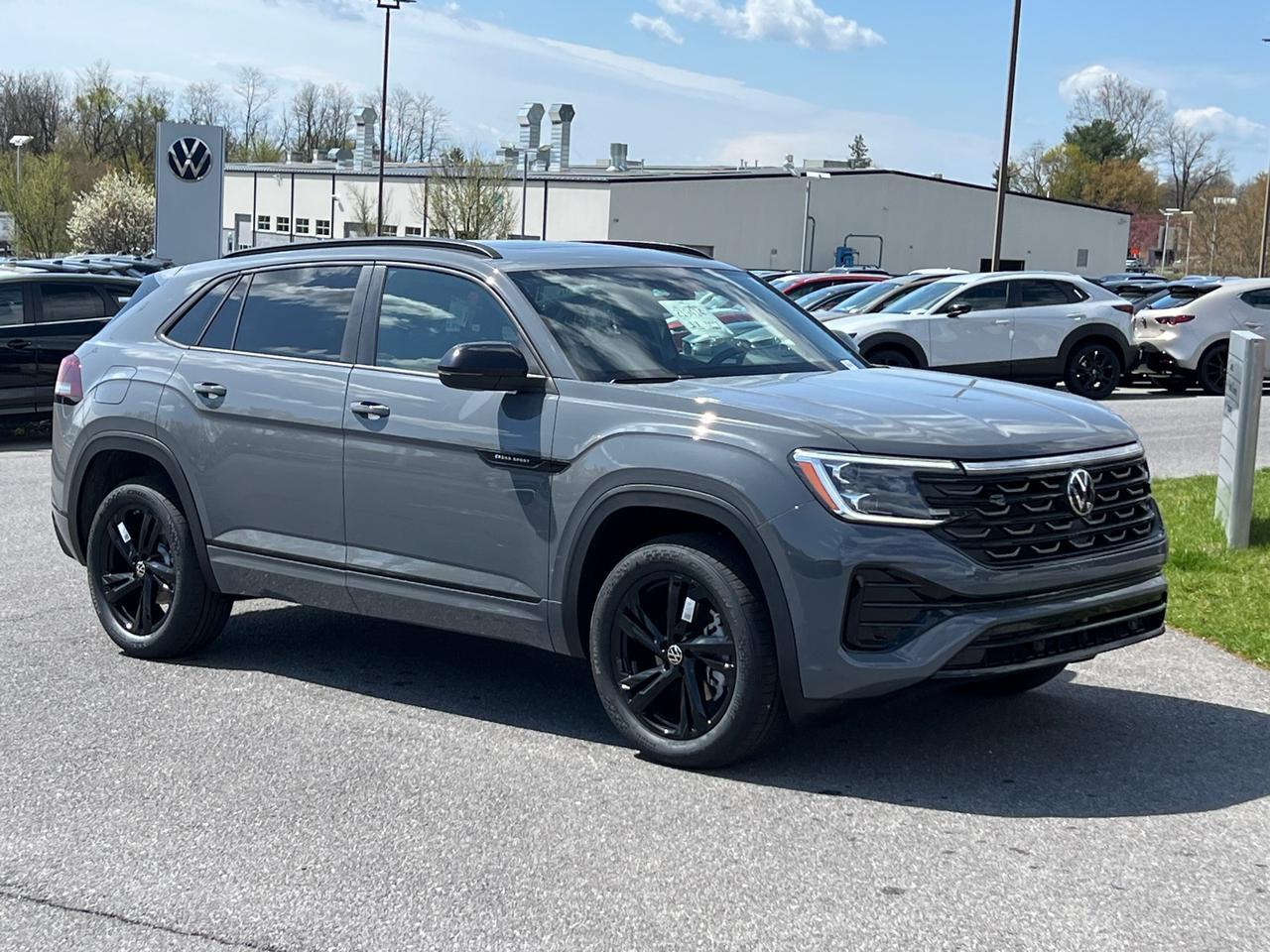 2025 Volkswagen Atlas Cross Sport 2.0T SEL R-Line Black Hagerstown MD