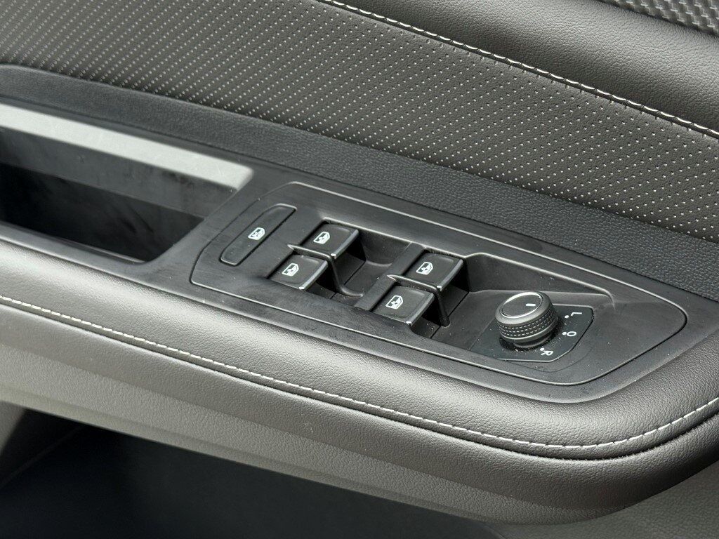 2025 Volkswagen Atlas Cross Sport 2.0T SEL R-Line Black Springfield VA