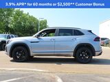 2025 Volkswagen Atlas Cross Sport 2.0T SEL R-Line Oshkosh WI