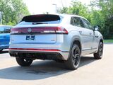 2025 Volkswagen Atlas Cross Sport 2.0T SEL R-Line Oshkosh WI