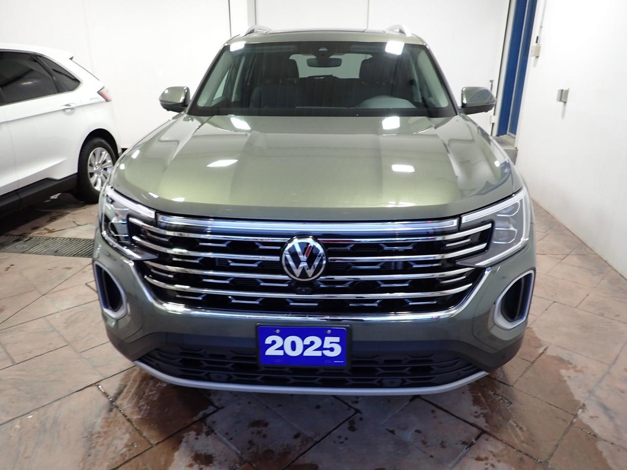 2025 Volkswagen Atlas Highline 4WD 6 PASS LEATHER NAVI SUNROOF Listowel ON