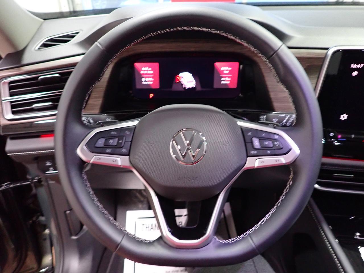 2025 Volkswagen Atlas Highline 4WD 6 PASS LEATHER NAVI SUNROOF Listowel ON