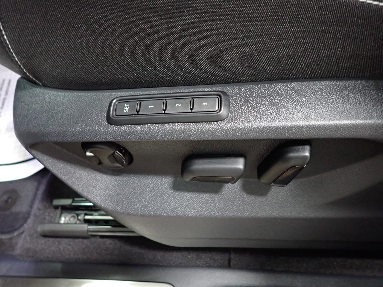 2025 Volkswagen Atlas Highline 4WD 6 PASS LEATHER NAVI SUNROOF Listowel ON