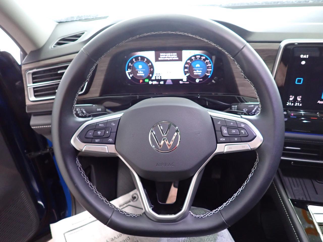 2025 Volkswagen Atlas Highline 4WD LEATHER NAVI SUNROOF 7 PASS Listowel ON