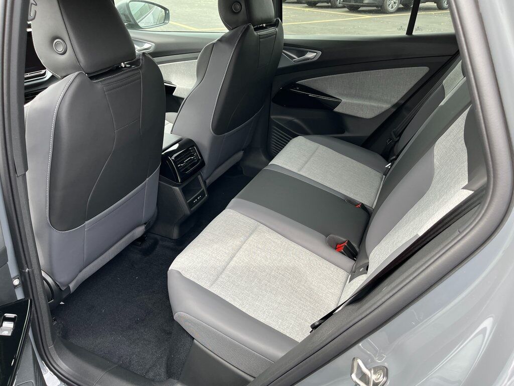 2025 Volkswagen ID.4 Pro Green Bay WI