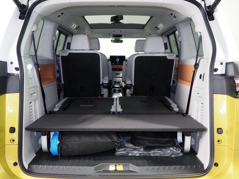 2025 Volkswagen ID. Buzz 1st Edition 4MOTION *NAVIGATION, ADAPTIVE CRUISE, SAFETY ALERTS, 360 CAMERAS, PANO GLASS ROOF, CLIMATE/MASSAGE SEATS, 2ND ROW CAPTAIN&apos;S, HARMAN/KARDON, WIRELESS CHARGING, ANDROID & APPLE Round Rock TX