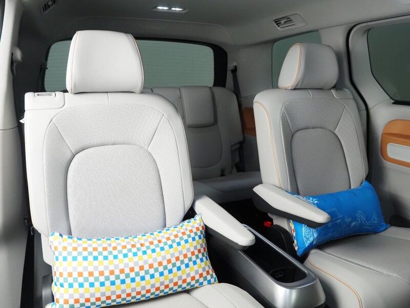 2025 Volkswagen ID. Buzz 1st Edition 4MOTION *NAVIGATION, ADAPTIVE CRUISE, SAFETY ALERTS, 360 CAMERAS, PANO GLASS ROOF, CLIMATE/MASSAGE SEATS, 2ND ROW CAPTAIN&apos;S, HARMAN/KARDON, WIRELESS CHARGING, ANDROID & APPLE Round Rock TX