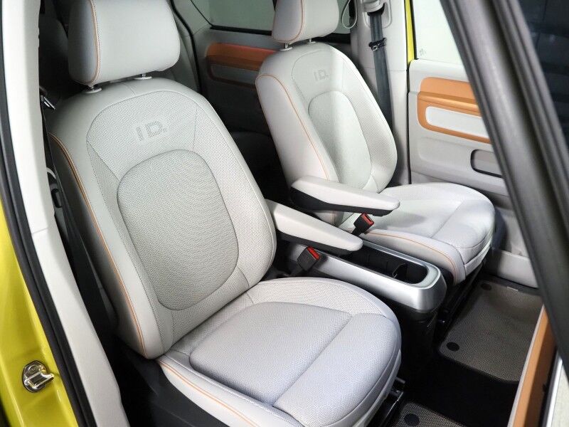 2025 Volkswagen ID. Buzz 1st Edition 4MOTION *NAVIGATION, ADAPTIVE CRUISE, SAFETY ALERTS, 360 CAMERAS, PANO GLASS ROOF, CLIMATE/MASSAGE SEATS, 2ND ROW CAPTAIN&apos;S, HARMAN/KARDON, WIRELESS CHARGING, ANDROID & APPLE