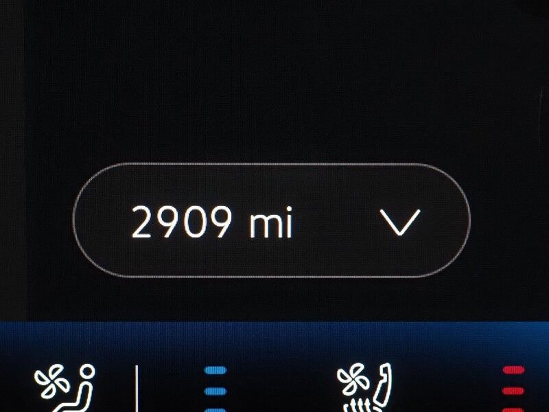 2025 Volkswagen ID. Buzz 1st Edition 4MOTION *NAVIGATION, ADAPTIVE CRUISE, SAFETY ALERTS, 360 CAMERAS, PANO GLASS ROOF, CLIMATE/MASSAGE SEATS, 2ND ROW CAPTAIN&apos;S, HARMAN/KARDON, WIRELESS CHARGING, ANDROID & APPLE Round Rock TX