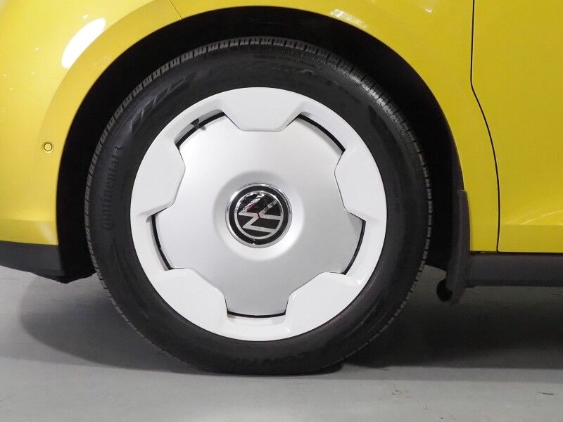 2025 Volkswagen ID. Buzz 1st Edition 4MOTION *NAVIGATION, ADAPTIVE CRUISE, SAFETY ALERTS, 360 CAMERAS, PANO GLASS ROOF, CLIMATE/MASSAGE SEATS, 2ND ROW CAPTAIN&apos;S, HARMAN/KARDON, WIRELESS CHARGING, ANDROID & APPLE Round Rock TX