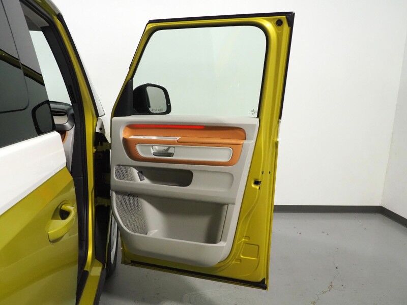 2025 Volkswagen ID. Buzz 1st Edition 4MOTION *NAVIGATION, ADAPTIVE CRUISE, SAFETY ALERTS, 360 CAMERAS, PANO GLASS ROOF, CLIMATE/MASSAGE SEATS, 2ND ROW CAPTAIN&apos;S, HARMAN/KARDON, WIRELESS CHARGING, ANDROID & APPLE Round Rock TX