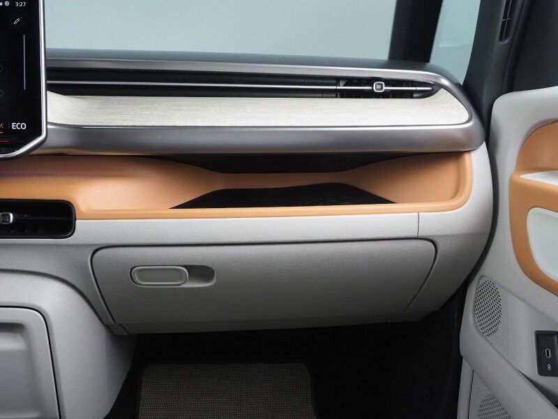 2025 Volkswagen ID. Buzz 1st Edition 4MOTION *NAVIGATION, ADAPTIVE CRUISE, SAFETY ALERTS, 360 CAMERAS, PANO GLASS ROOF, CLIMATE/MASSAGE SEATS, 2ND ROW CAPTAIN&apos;S, HARMAN/KARDON, WIRELESS CHARGING, ANDROID & APPLE Round Rock TX