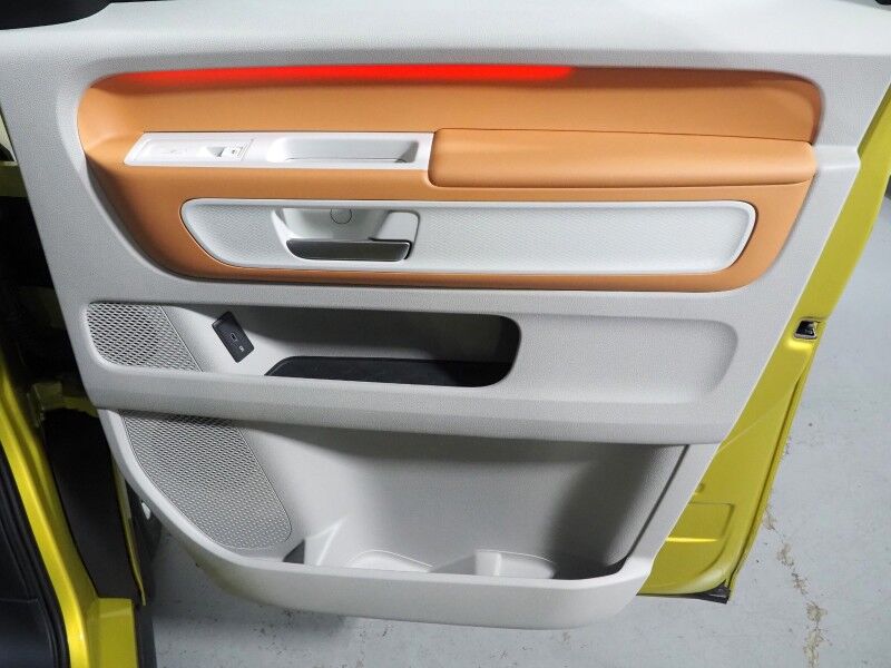 2025 Volkswagen ID. Buzz 1st Edition 4MOTION *NAVIGATION, ADAPTIVE CRUISE, SAFETY ALERTS, 360 CAMERAS, PANO GLASS ROOF, CLIMATE/MASSAGE SEATS, 2ND ROW CAPTAIN&apos;S, HARMAN/KARDON, WIRELESS CHARGING, ANDROID & APPLE Round Rock TX