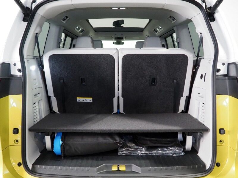 2025 Volkswagen ID. Buzz 1st Edition 4MOTION *NAVIGATION, ADAPTIVE CRUISE, SAFETY ALERTS, 360 CAMERAS, PANO GLASS ROOF, CLIMATE MASSAGE SEATS, HEATED STEERING, 2ND ROW CAPTAIN'S, HARMAN/KARDON, WIRELESS CHARGING, ANDROID & APPLE Round Rock TX