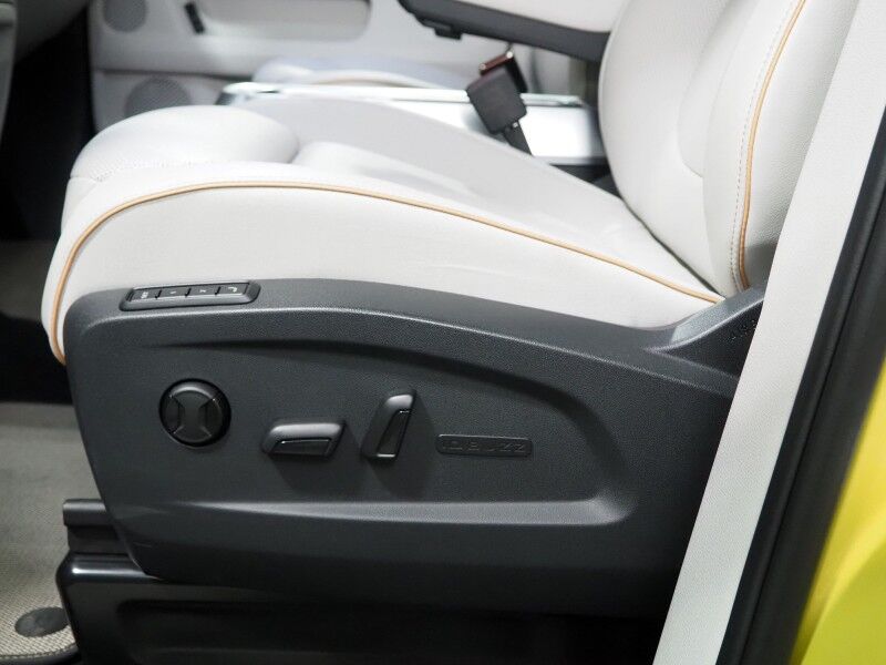 2025 Volkswagen ID. Buzz 1st Edition 4MOTION *NAVIGATION, ADAPTIVE CRUISE, SAFETY ALERTS, 360 CAMERAS, PANO GLASS ROOF, CLIMATE MASSAGE SEATS, HEATED STEERING, 2ND ROW CAPTAIN'S, HARMAN/KARDON, WIRELESS CHARGING, ANDROID & APPLE Round Rock TX