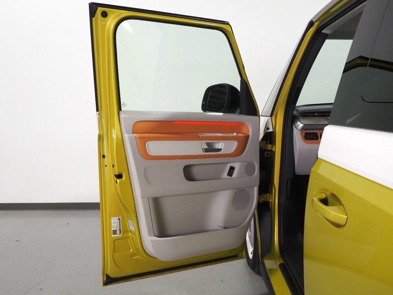 2025 Volkswagen ID. Buzz 1st Edition 4MOTION *NAVIGATION, ADAPTIVE CRUISE, SAFETY ALERTS, 360 CAMERAS, PANO GLASS ROOF, CLIMATE MASSAGE SEATS, HEATED STEERING, 2ND ROW CAPTAIN'S, HARMAN/KARDON, WIRELESS CHARGING, ANDROID & APPLE Round Rock TX