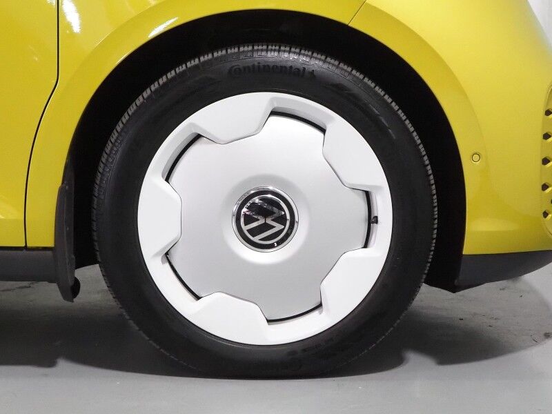 2025 Volkswagen ID. Buzz 1st Edition 4MOTION *NAVIGATION, ADAPTIVE CRUISE, SAFETY ALERTS, 360 CAMERAS, PANO GLASS ROOF, CLIMATE MASSAGE SEATS, HEATED STEERING, 2ND ROW CAPTAIN'S, HARMAN/KARDON, WIRELESS CHARGING, ANDROID & APPLE Round Rock TX