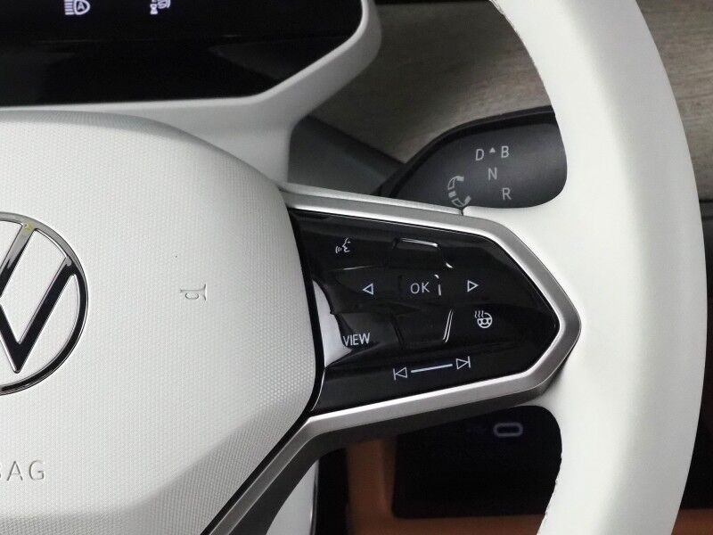 2025 Volkswagen ID. Buzz 1st Edition 4MOTION *NAVIGATION, ADAPTIVE CRUISE, SAFETY ALERTS, 360 CAMERAS, PANO GLASS ROOF, CLIMATE MASSAGE SEATS, HEATED STEERING, 2ND ROW CAPTAIN'S, HARMAN/KARDON, WIRELESS CHARGING, ANDROID & APPLE Round Rock TX