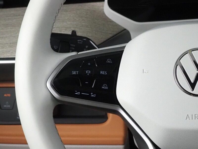 2025 Volkswagen ID. Buzz 1st Edition 4MOTION *NAVIGATION, ADAPTIVE CRUISE, SAFETY ALERTS, 360 CAMERAS, PANO GLASS ROOF, CLIMATE MASSAGE SEATS, HEATED STEERING, 2ND ROW CAPTAIN'S, HARMAN/KARDON, WIRELESS CHARGING, ANDROID & APPLE Round Rock TX