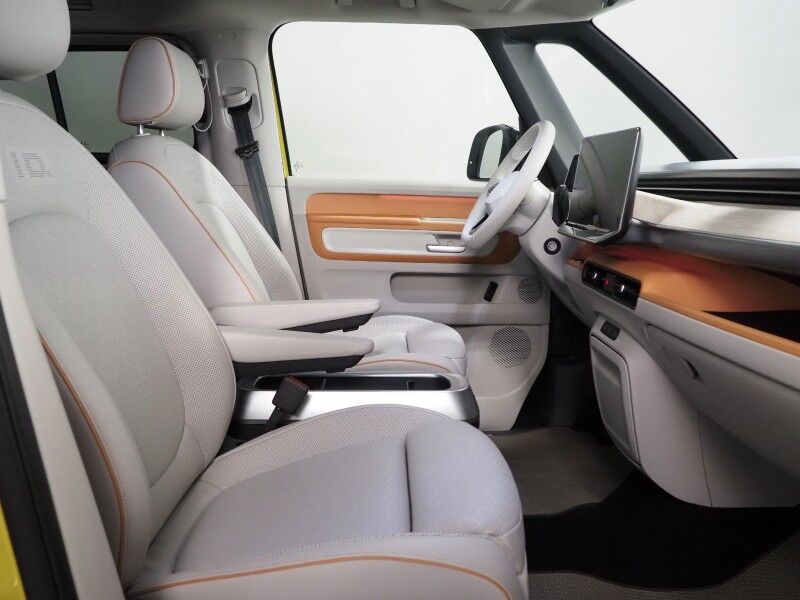 2025 Volkswagen ID. Buzz 1st Edition 4MOTION *NAVIGATION, ADAPTIVE CRUISE, SAFETY ALERTS, 360 CAMERAS, PANO GLASS ROOF, CLIMATE MASSAGE SEATS, HEATED STEERING, 2ND ROW CAPTAIN'S, HARMAN/KARDON, WIRELESS CHARGING, ANDROID & APPLE Round Rock TX