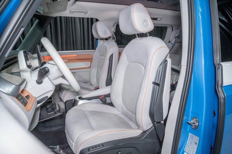 2025 Volkswagen ID. Buzz 1st Edition 4MOTION w/Two-Tone Mini-van, Passenger Van Peoria AZ