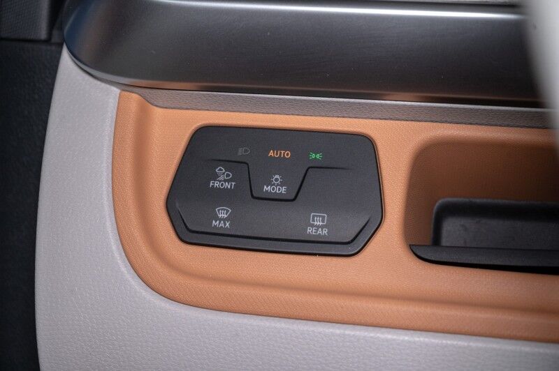 2025 Volkswagen ID. Buzz 1st Edition 4MOTION w/Two-Tone Mini-van, Passenger Van Peoria AZ
