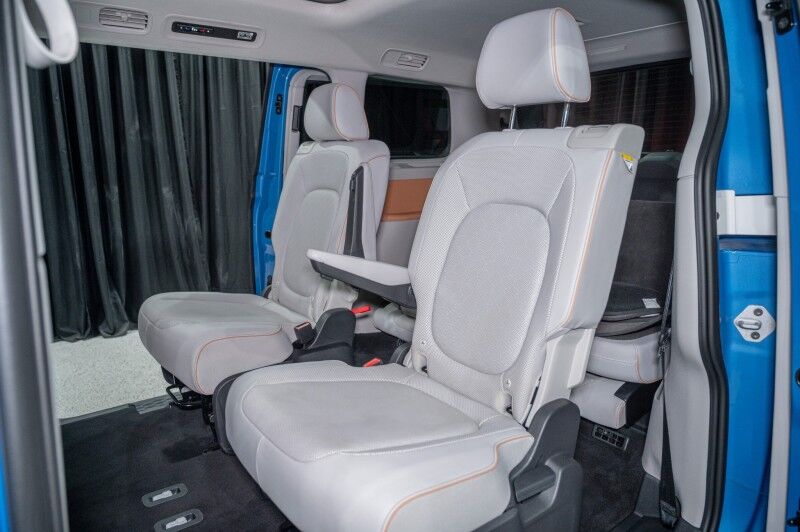 2025 Volkswagen ID. Buzz 1st Edition 4MOTION w/Two-Tone Mini-van, Passenger Van Peoria AZ