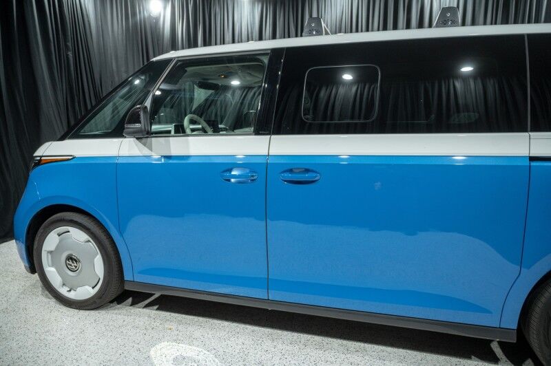 2025 Volkswagen ID. Buzz 1st Edition 4MOTION w/Two-Tone Mini-van, Passenger Van Peoria AZ