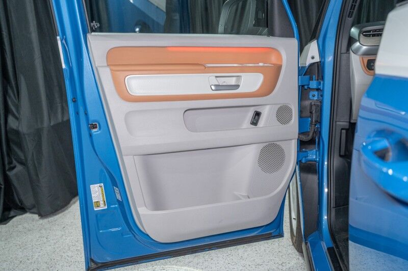 2025 Volkswagen ID. Buzz 1st Edition 4MOTION w/Two-Tone Mini-van, Passenger Van Peoria AZ