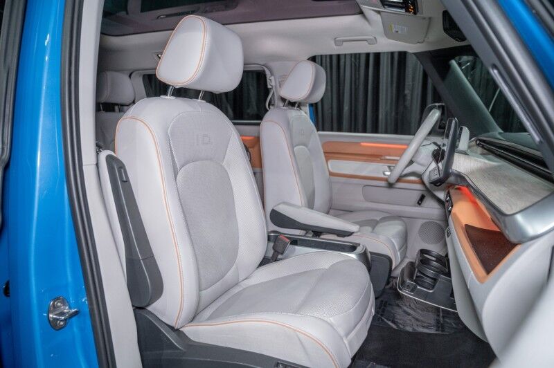 2025 Volkswagen ID. Buzz 1st Edition 4MOTION w/Two-Tone Mini-van, Passenger Van Peoria AZ