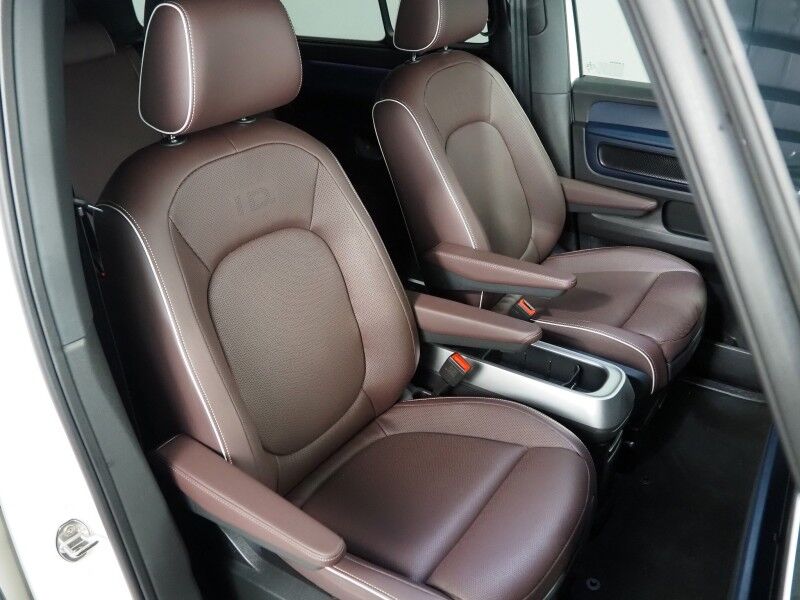 2025 Volkswagen ID. Buzz Pro S *NAVIGATION, ADAPTIVE CRUISE, SAFETY ALERTS, BACKUP-CAMERA, COLOR TOUCHSCREEN, CLIMATE/MASSAGE SEATS, HEATED STEERING, POWER LIFTGATE, WIRELESS CHARGING, ANDROID & APPLE