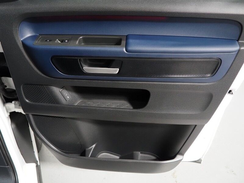 2025 Volkswagen ID. Buzz Pro S *NAVIGATION, ADAPTIVE CRUISE, SAFETY ALERTS, BACKUP-CAMERA, COLOR TOUCHSCREEN, CLIMATE/MASSAGE SEATS, HEATED STEERING, POWER LIFTGATE, WIRELESS CHARGING, ANDROID & APPLE Round Rock TX